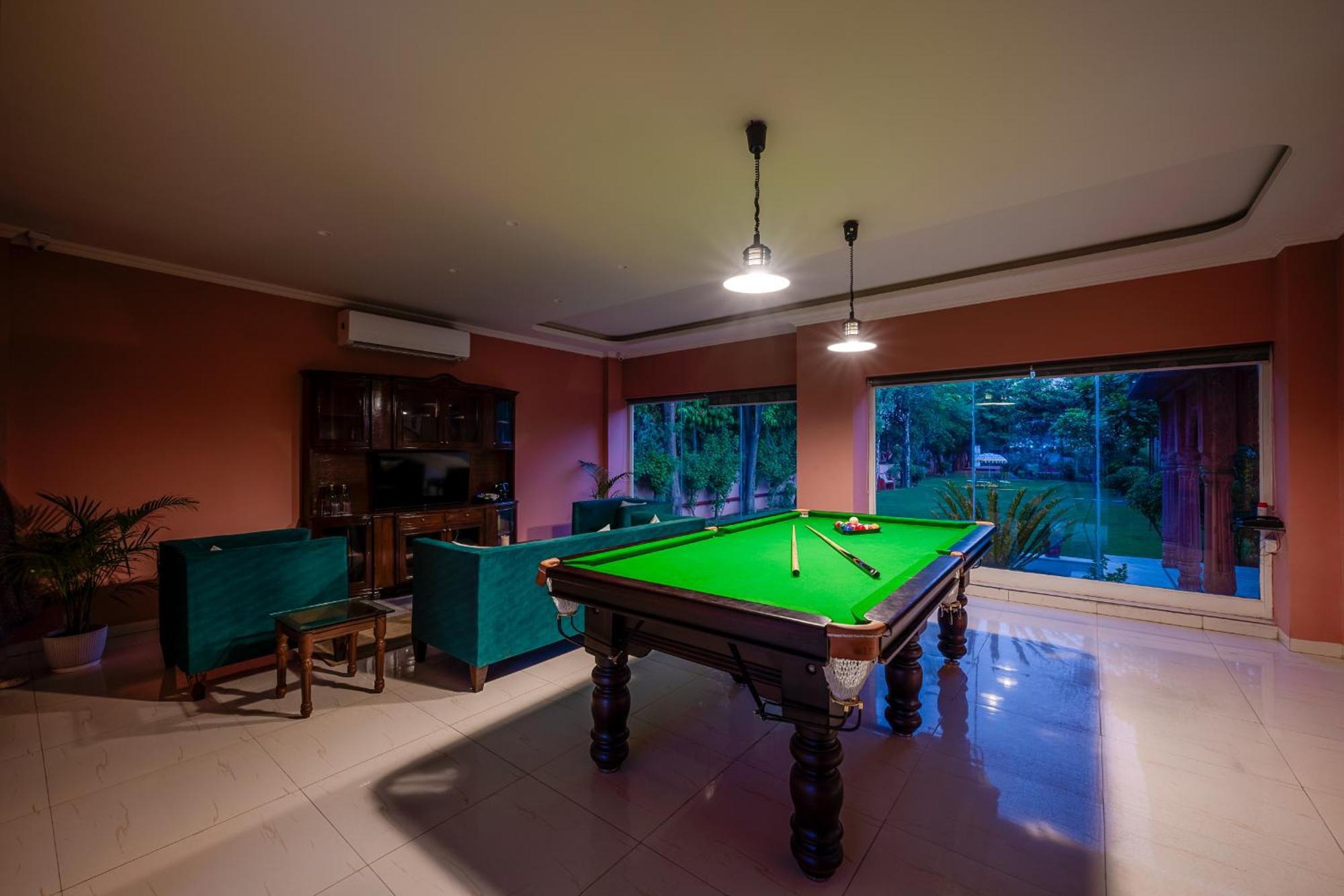 Nine Palms Resort Джайпур Екстериор снимка